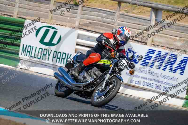 Vintage motorcycle club;eventdigitalimages;mallory park;mallory park trackday photographs;no limits trackdays;peter wileman photography;trackday digital images;trackday photos;vmcc festival 1000 bikes photographs